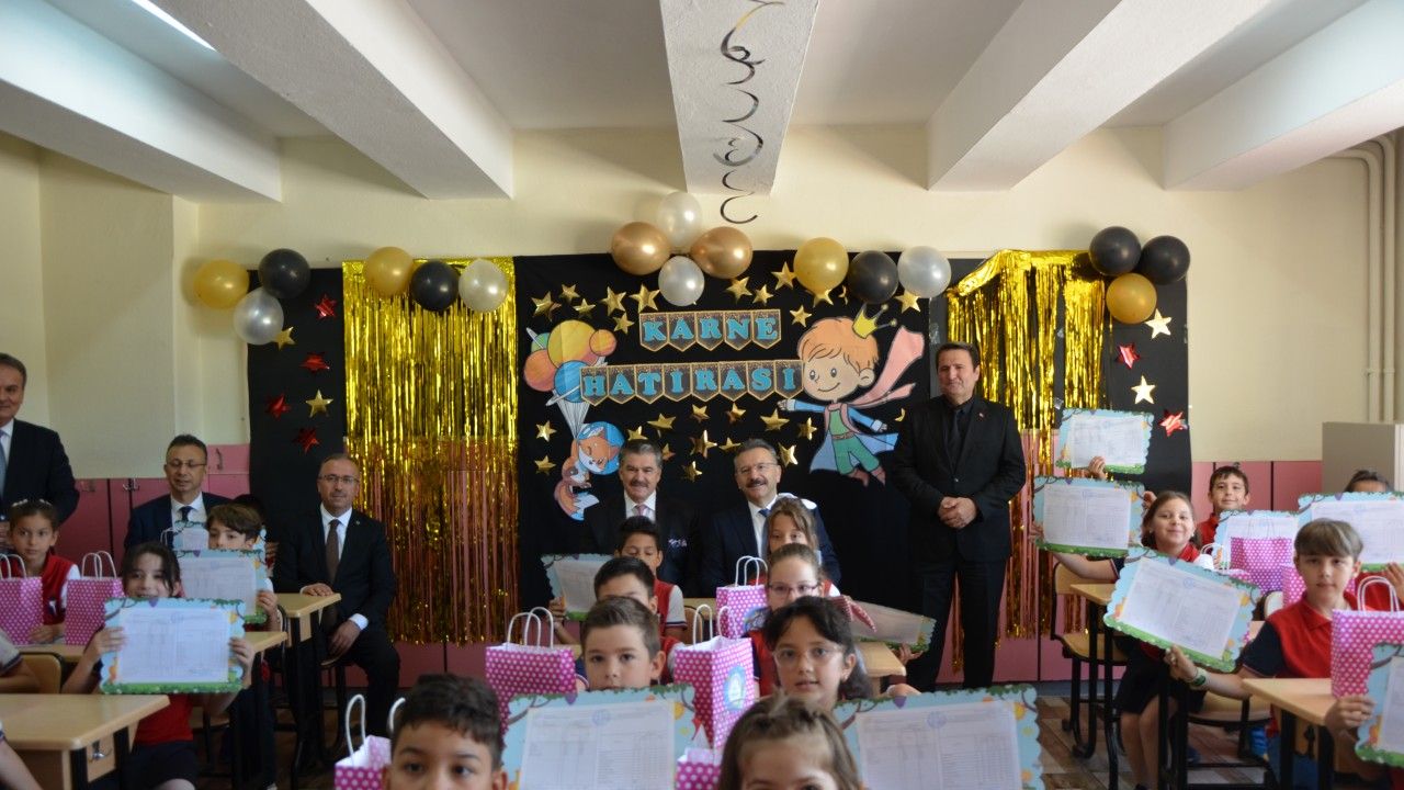 Hastane yatağında karne sevinci