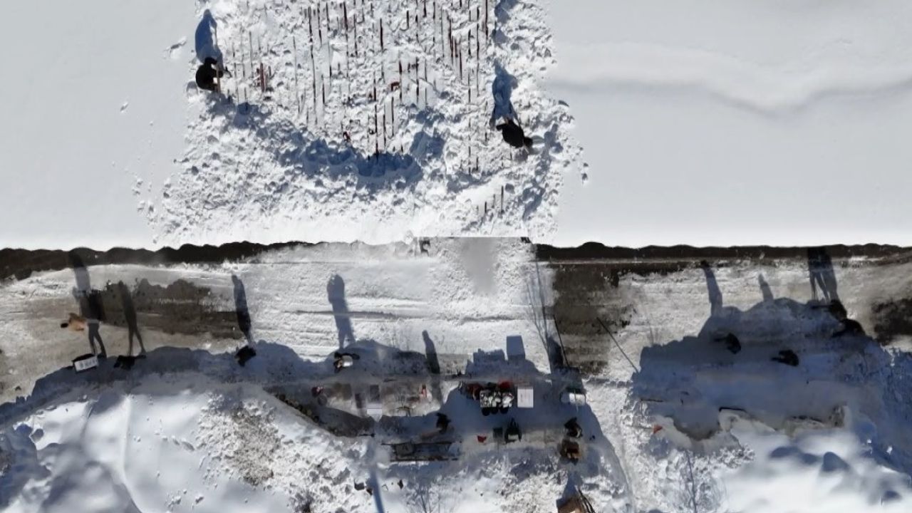 Bitlis'te çatılardaki buz sarkıtlarının boyu 5 metreyi aştı