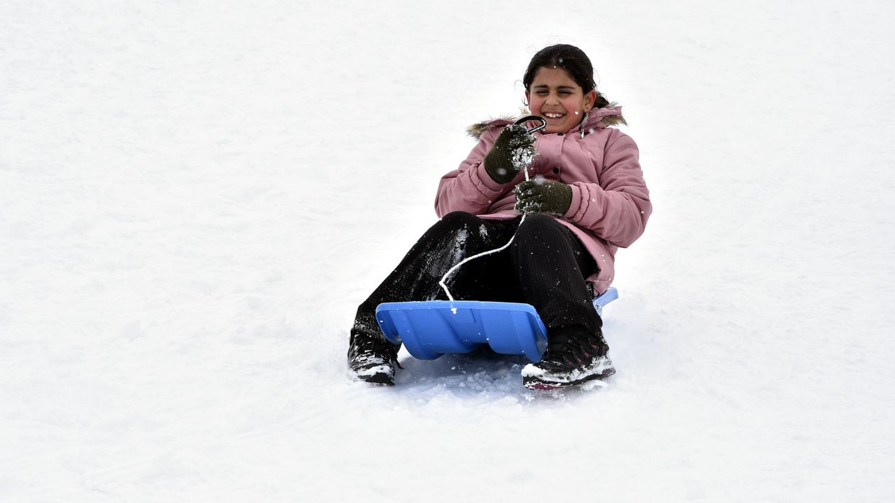 Bitlis'teki kayak merkezi yarıyıl tatilinde öğrencilerle dolup taştı