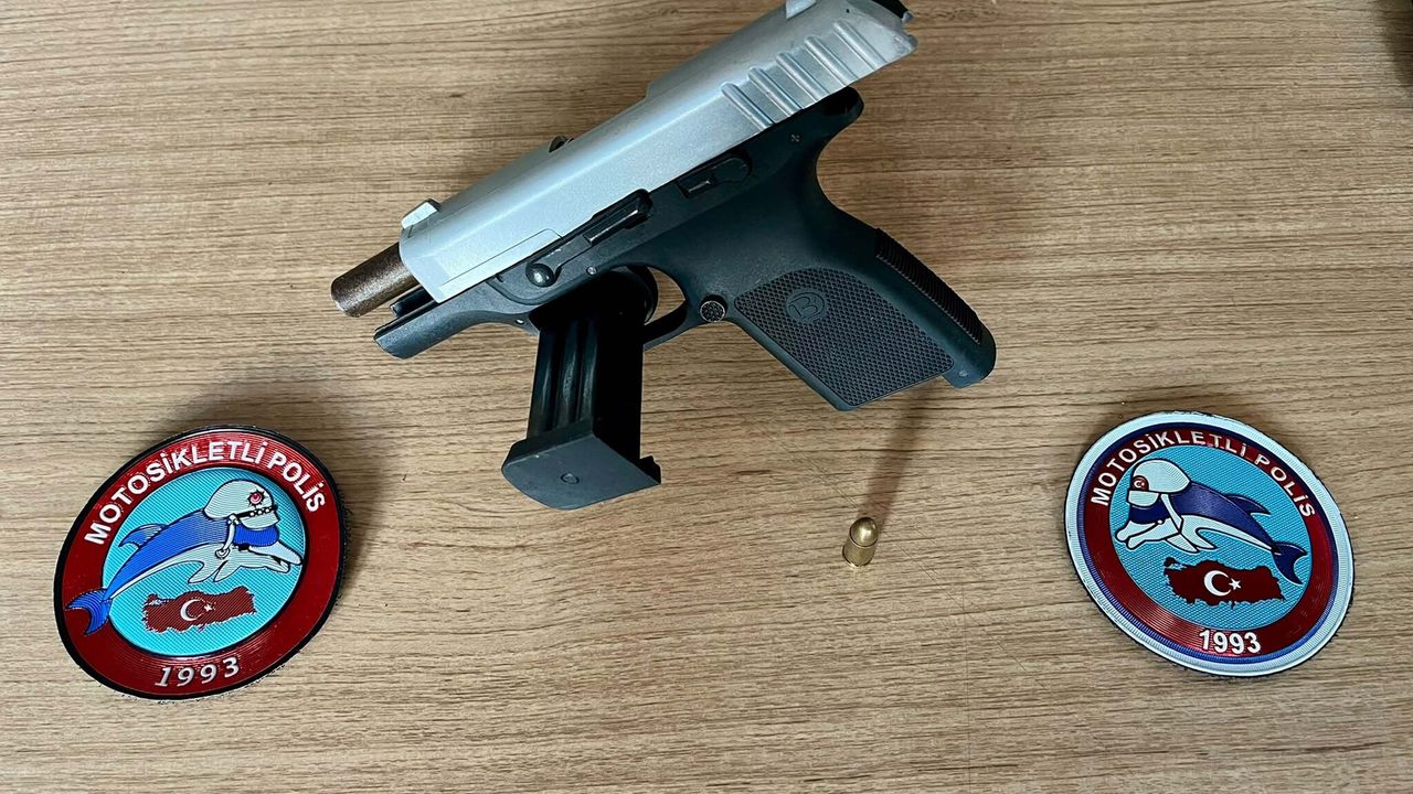 Manisa'da ruhsatsız tabancayla polisten kaçan ehliyetsiz otomobil sürücüsüne 410 bin lira ceza