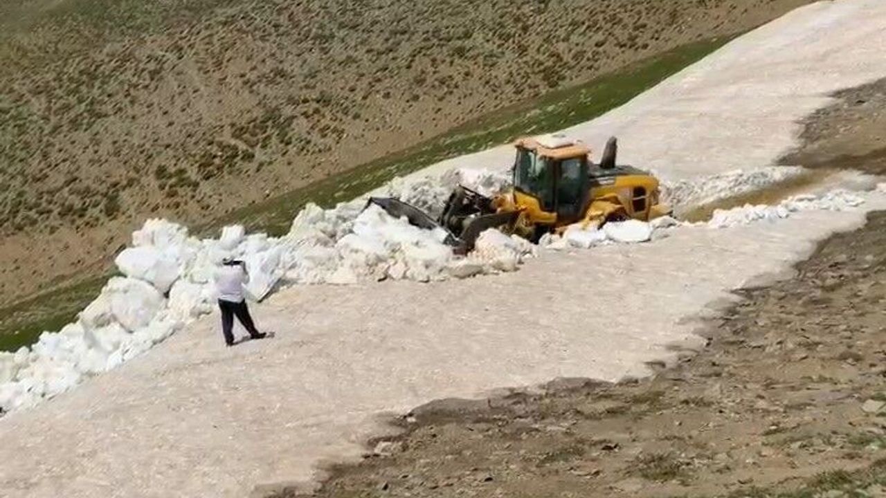 Bitlis'te temmuz ayında karla mücadele