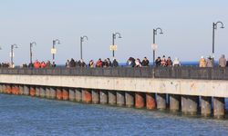 Samsun'da Vatandaşlar Güneşli Havanın Tadını Çıkarıyor