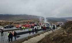 Çorum'da Yolcu Otobüsü Kamyona Çarptı: 2 Ölü, 6 Yaralandı