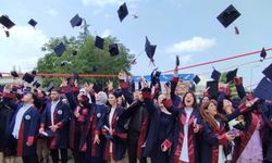 OMÜ İletişim Fakültesi Mezuniyet Töreni: Öğrenciler Kep Attı