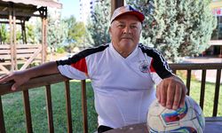 Samsun’un 'Maradona Kamil'i Huzurevinde Futbol Tutkusunu Sürdürüyor