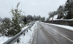 Bartın'da kar yağışı nedeniyle 28 köy yolu ulaşıma kapandı