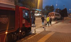 Bursa'da işçi servisi minibüsü, alt geçidin duvarına çarptı