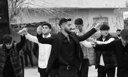 Duvara çarpan otomobildeki 2 kişi öldü