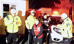Kızılay’dan soğukta görev yapan polislere sıcak çorbalı kutlama