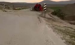 Ankara'da sağanak; itfaiye aracı sele kapıldı