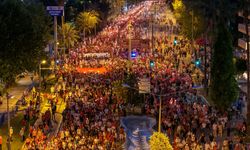 Antalya'da 19 Mayıs 'fener alayı'nda binlerce kişilik coşku