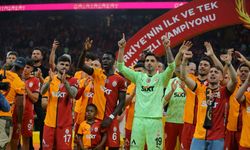 Galatasaray şampiyonluğunu taraftarıyla stadyumda kutladı / Ek Fotoğraflar