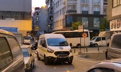 İstanbul- Bahçelievler'de telefonla tehdit edip para istediler, ret cevabı alınca iş yerini kurşunladılar