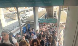 İzmir’de 23 bin işçi greve çıktı; otobüs duraklarında yoğunluk oluştu (2)