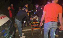 Otomobil ile çarpışan motosikletin ehliyetsiz sürücüsü yaralandı