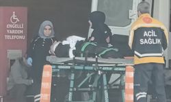 Tabela takarken merdivenden düşüp yaralandı