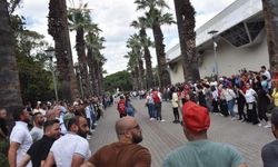 İzmir'de grevin 4'üncü gününde de çöpler toplanmadı (2)