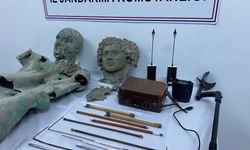 Bayburt'ta 156 adet tarihi eser ele geçirildi; operasyon anı kamerada