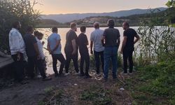 Kayık alabora olunca gölde kayboldu