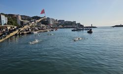 Yağlı direk yarışmasını kazanana altın ve para ödülü verildi