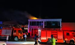Çorum'da, Oto Galericiler Sitesi'ndeki yangın söndürüldü