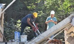 Depremde yıkılan binanın sahibi ile müteahhidi adliyede