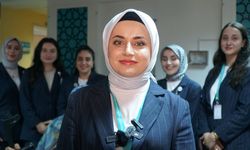 Muayeneye yalnız gelen hastaya sağlık personelinden şifa veren ilgi