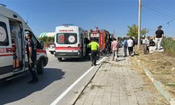 Takla atıp su kanalına düşen otomobilin sürücüsü ile kızı yaralandı
