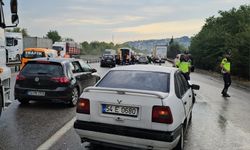 TEM'de 10 araç zincirleme kazaya karıştı; 10 yaralı