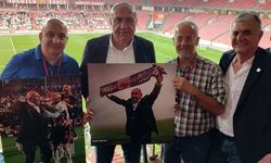 TSYD’den Yüksel Yıldırım’a Anlamlı Hediye: Sezonun Hatırası