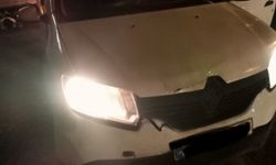 Sürücüsünün ‘dur' ihtarına uymadığı otomobil polise çarptı