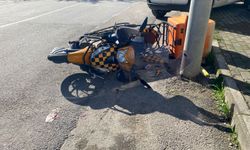 Ehliyetsiz sürücünün çarptığı motosikletteki kurye yaralandı; kaza kamerada