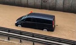 Alanya'da sağanak sonrası alt geçitte mahsur kalan 8 kişi kurtarıldı