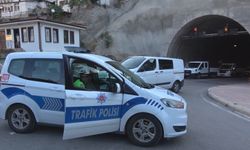 Amasya’da Ferhat Tüneli’ndeki 4 otomobilin karıştığı zincirleme kaza kamerada