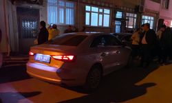 Bursa'da polisin dur ihtarına uymayan sürücü park halindeki araçlara çarptı