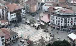 Depremin vurduğu Sındırgı'da kurulan konteyner dükkanlar, dronla görüntülendi