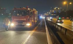 İstanbul -Bağcılar TEM Otoyolu’nda otomobilde uyuyan sürücüyü itfaiye uyandırdı