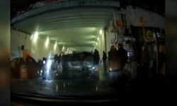 İstanbul - Kağıthane’de otomobilin refüje çarparak devrildiği anlar kamerada