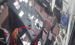 Sadaka kutusunu çalan şüpheli yakalandı; o anlar kamerada