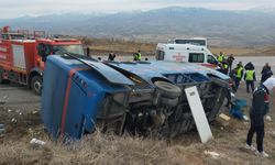 Sivas'ta cezaevi nakil aracı devrildi; 9 yaralı