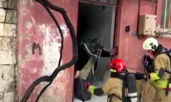 Altyapı çalışmasında doğal gaz hattında patlama oldu; mahsur kalanları itfaiye kurtardı