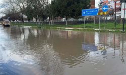 Aydın İncirliova'da sağanak nedeniyle yollar göle döndü