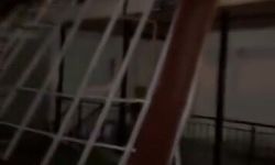 Aydın'da fırtınada çatılar uçtu, ağaçlar devrildi