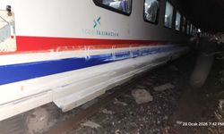 Balıkesir'de toprak kaydı, yolcu treni raydan çıktı: 1 yaralı