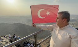 BBP lideri Destici'den, Nur Dağı'nda Türk bayraklı mesaj