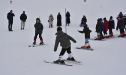 Bitlis'te öğrencilere kayak eğitimi
