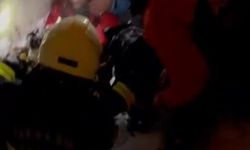 Bitlis'te seyir halindeki yakıt tankeri üzerine çığ düştü; sürücü sağ kurtarıldı (2)