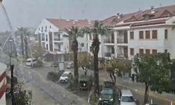 Datça'da sağanak; yollar göle döndü, deniz renk değiştirdi