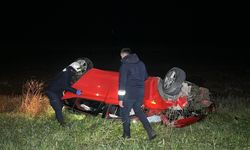 Edirne'de takla atan otomobil tarlaya savruldu: 2 yaralı