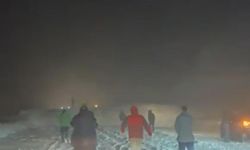 Erzincan-Sivas kara yolu çığ düşmesi sonucu ulaşıma kapandı